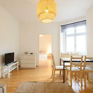  Apartment Living - Liechtensteinstraße